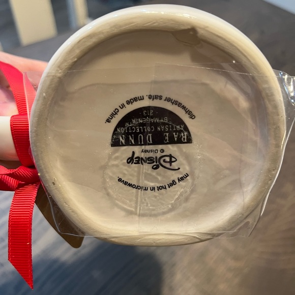 Brand new Queen of Hearts Rae Dunn mug with crown topper - Picture 2 of 3